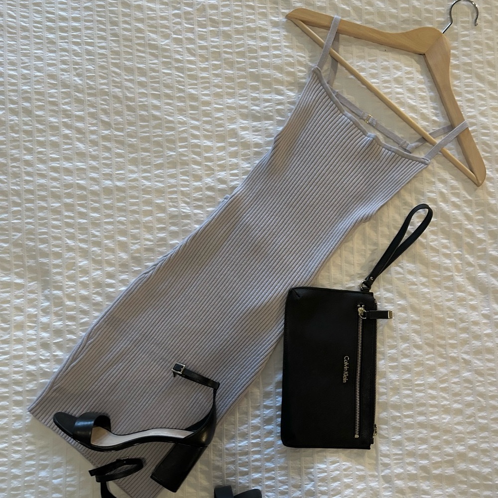 Ribbed lilac cocktail dress, mid length, open back, sleeveless, high neck